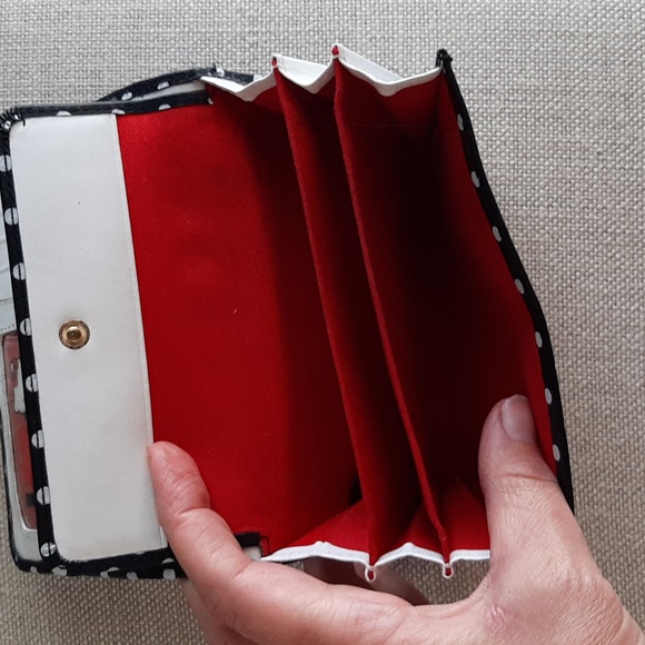 Hello Kitty Wallet - Picture 9 of 17